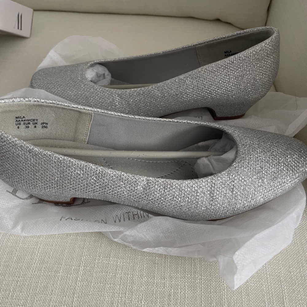 Shoes - Picture 2 of 4